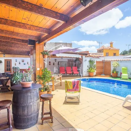 Casa Pilar Con Piscina Nyaraló *