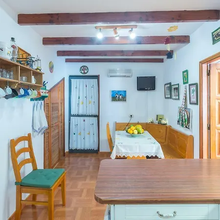 Dom wakacyjny Casa Pilar Con Piscina