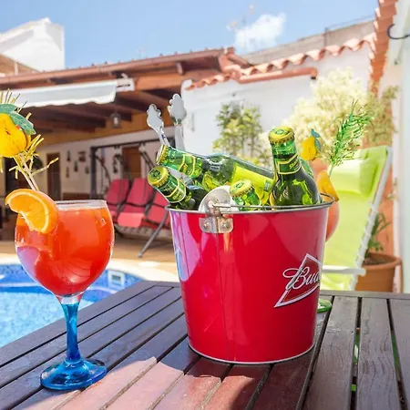 Dom wakacyjny Casa Pilar Con Piscina